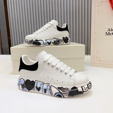 حذاء رياضي مطبوع يدويًا من Alexander McQueen