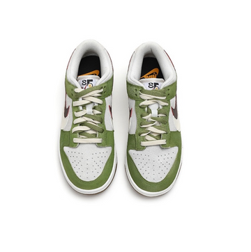 Nike Women's Dunk Low SE Sneakers