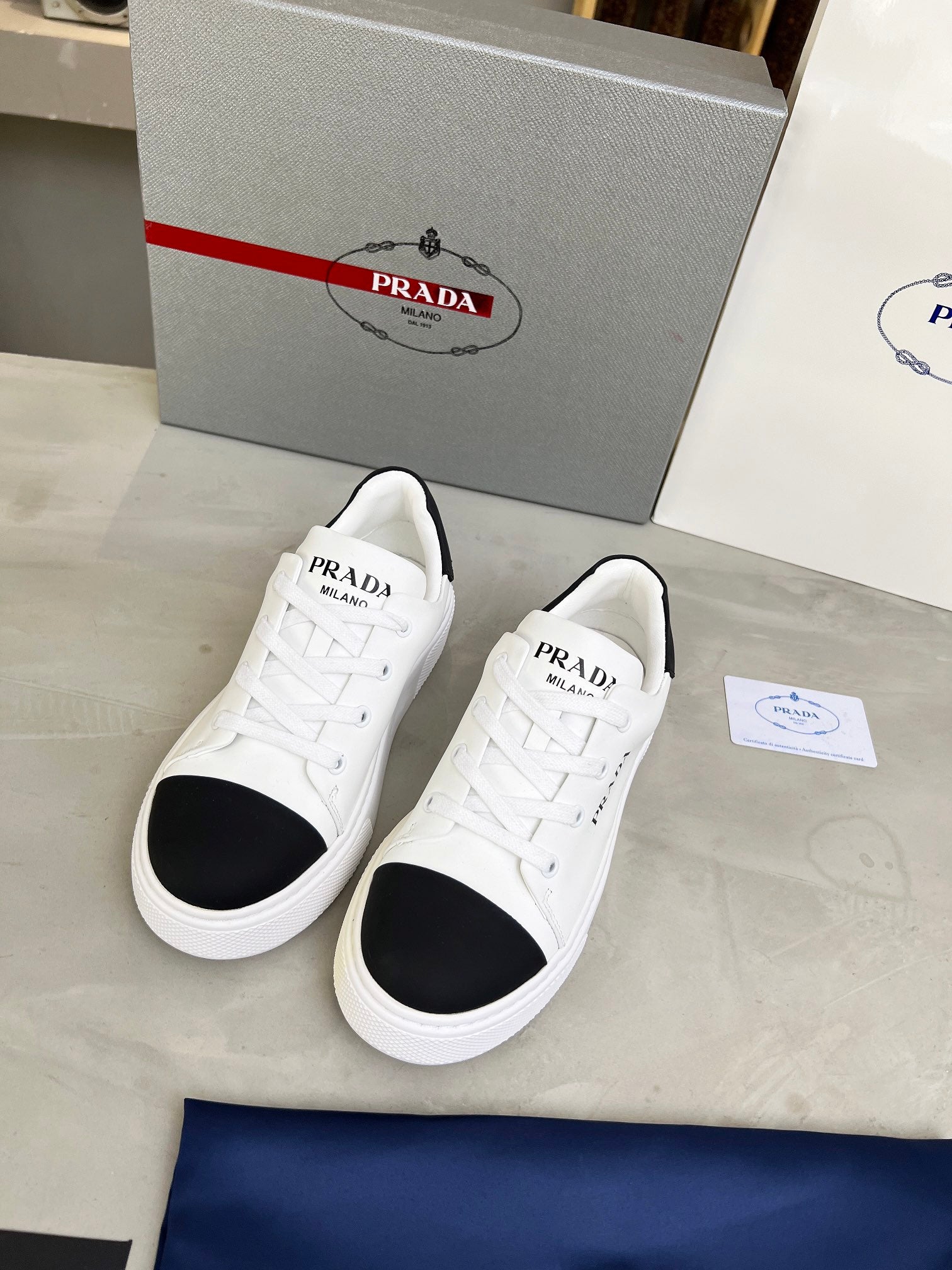 Prada Men's And Women's Sneaker