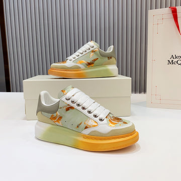 حذاء رياضي مطبوع يدويًا من Alexander McQueen