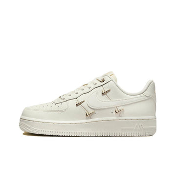 حذاء رياضي Air Force 1 للنساء والرجال